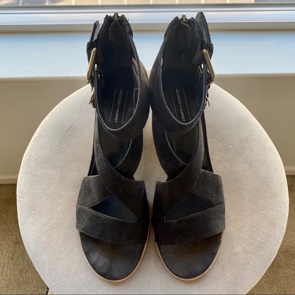 Strap Heels 💛 - Picture 3 of 4